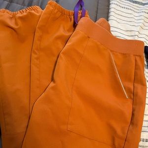 Large Atlantic Fall FIGS jogger